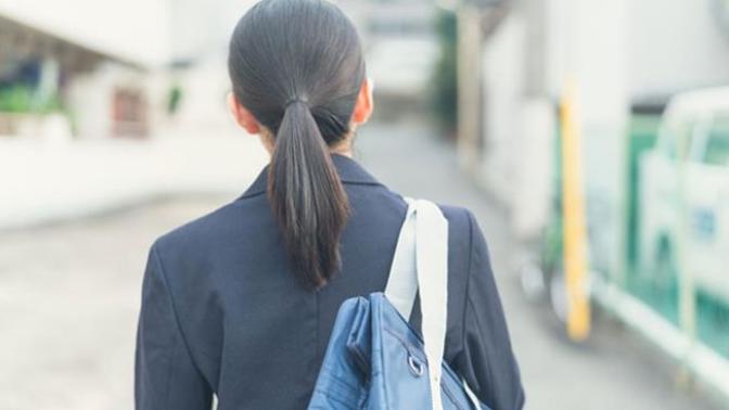 Japonya'da erkekler tah*k olmasın diye kız öğrencilerin saçlarını atkuyruğu yapması yasak. Siz bu konuda ne düşünüyorsunuz?
