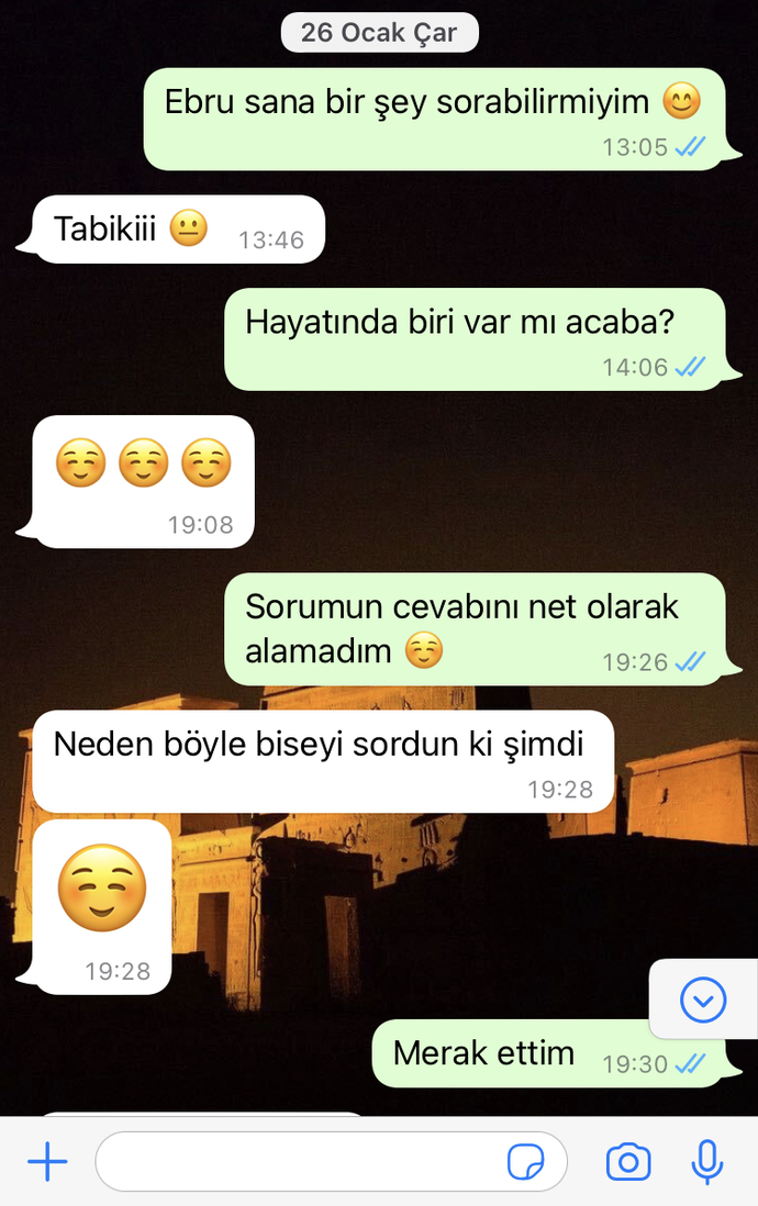 Arkadaşlar kızın cevabı çelişkili değil mi sevgilin var sorusuna?