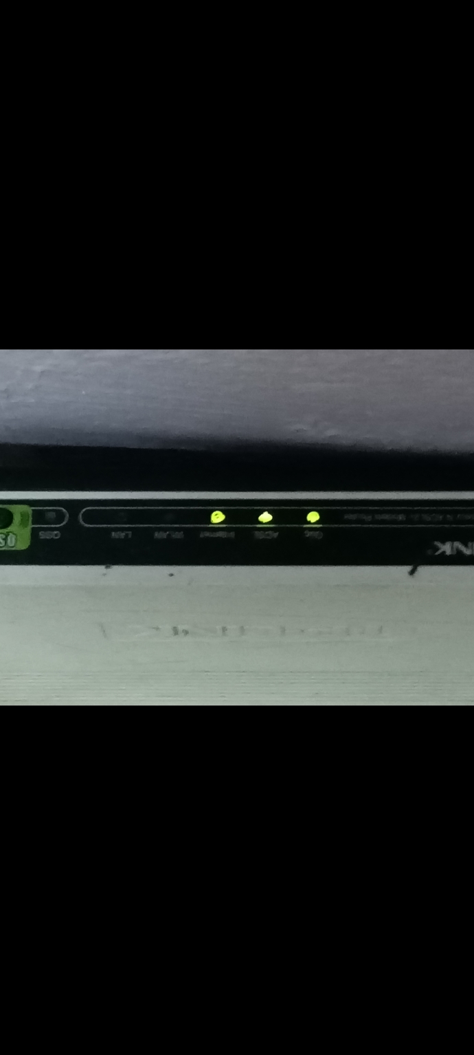 Modemde sadece 3 ışık yanıyor, internet sürekli gidiyor. Sebebi nedir?