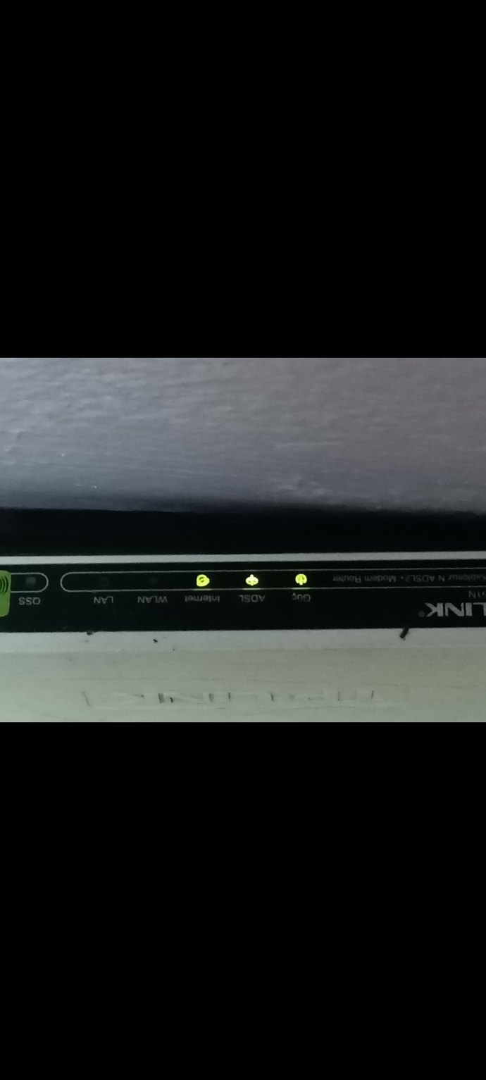 Modemde sadece 3 ışık yanıyor, internet sürekli gidiyor. Sebebi nedir?