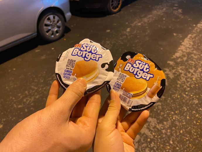 Flörtüm beni almaya Süt Burgerle gelmiş, düşülür mü buna?