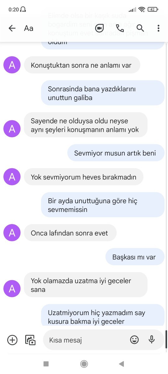 Sizce kırıldığı için mi böyle davranıyor yoksa gerçekten sevmiyor mu beni?