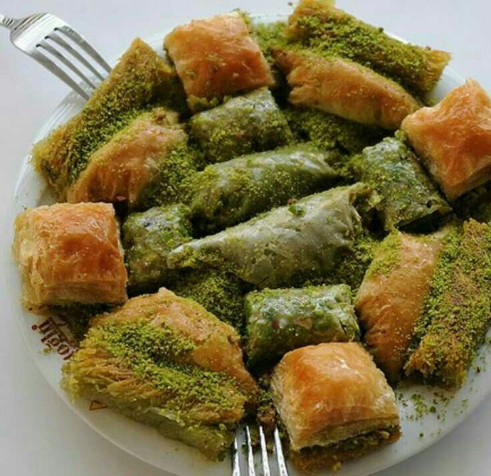 Baklava elle mi yenir, yoksa çatalla mı?