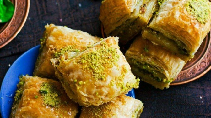 Baklava elle mi yenir yoksa çatalla mı?