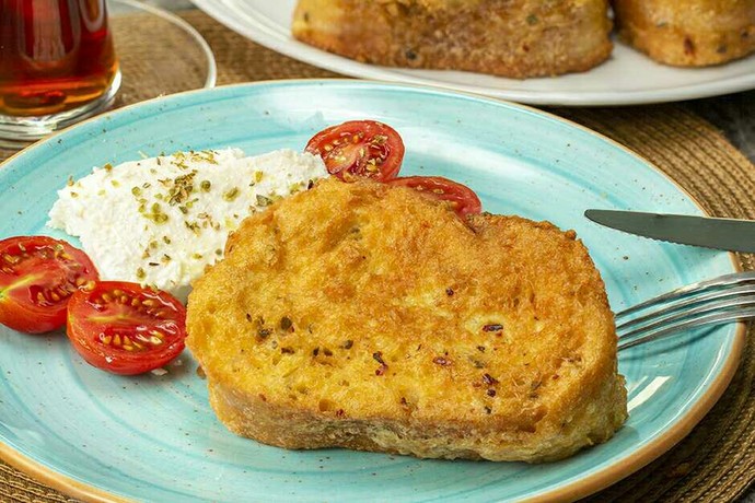 Yumurtalı ekmek elle mi yenir, çatalla mı?