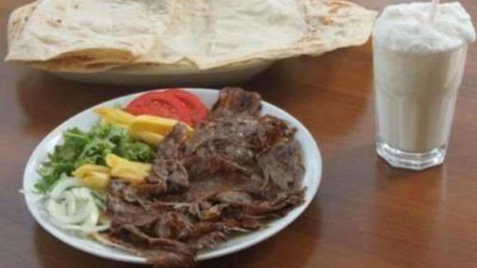 Döner/lahmacunun yanında ayran mı içersiniz yoksa başka içecek mi?
