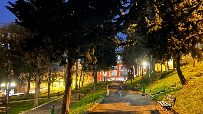 Geceleri yalnız yürüyüş yapmayı sever misiniz?