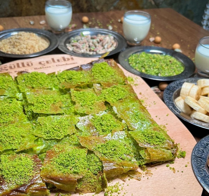 Katmer mi yoksa baklava mı?