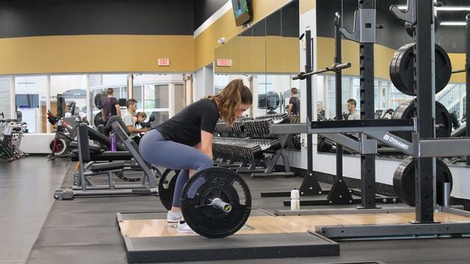 Fitness salonuna tişört ve taytla gidiyorum, çok mu kezbanca?