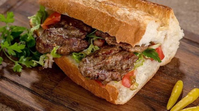 Köfte ekmeğin yanında ayran mı, kola mı?