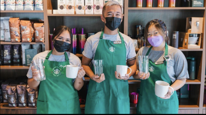 Starbucks karton bardak uygulamasını kaldırıyormuş! Ellerde kahveyle gezme devri sizce kapanıyor mu?
