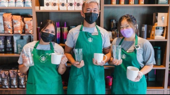 Starbucks karton bardak uygulamasını kaldırıyormuş! Ellerde kahveyle gezme devri sizce kapanıyor mu?