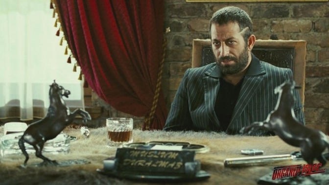 Mizahı güçlü erkek mi, mizacı güçlü erkek mi daha ilgi çekicidir?