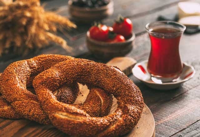 Simit çay ile mi daha güzel gidiyor ayran ile mi?