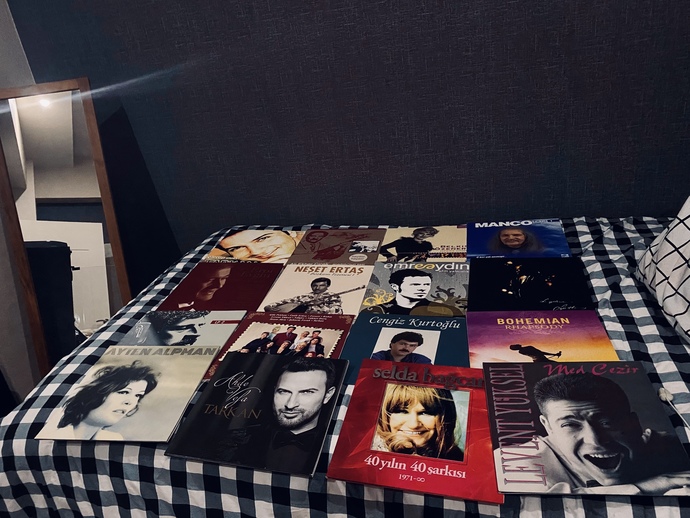 Plak çalardan müzik dinlemek ister miydin?