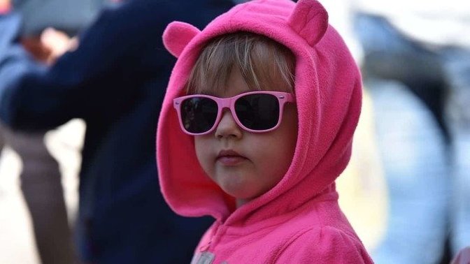 Oğluma pembe mont aldım herkes kız sanıyor, renklerin cinsiyeti var mıdır?