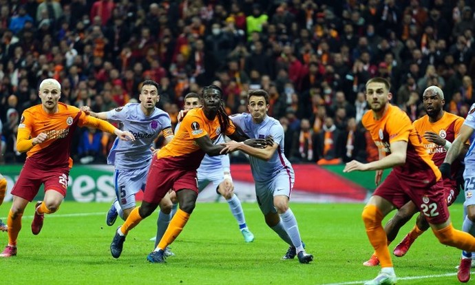 Galatasaray 1 - 2 Barcelona: Sarı-kırmızılılar Avrupa Ligine müthiş bir mücadele sonunda veda etti! Maçı nasıl buldunuz?