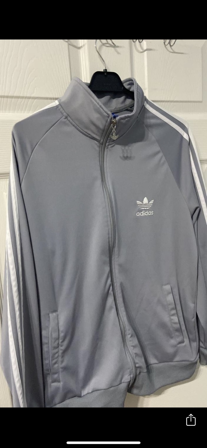 Arkadaşlar adidasın eşofman üstü almayı düşünüyorum nasıl sizce?
