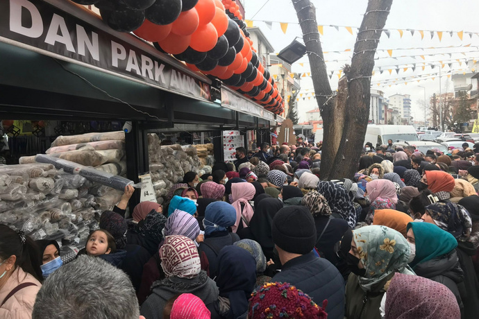 Ankarada mağaza açılışında çok büyük izdiham yaşandı! Mağaza açılışlarına gidiyor musunuz?