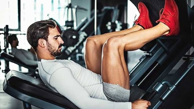 Spor ile yapılmış kalın bacak sizce de çekici değil mi?