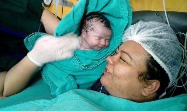 Kız arkadaşım kadın doğum doktoru oldu ameliyatlarda erkek eşler girince kıskanıyorum ne yapmalıyım?