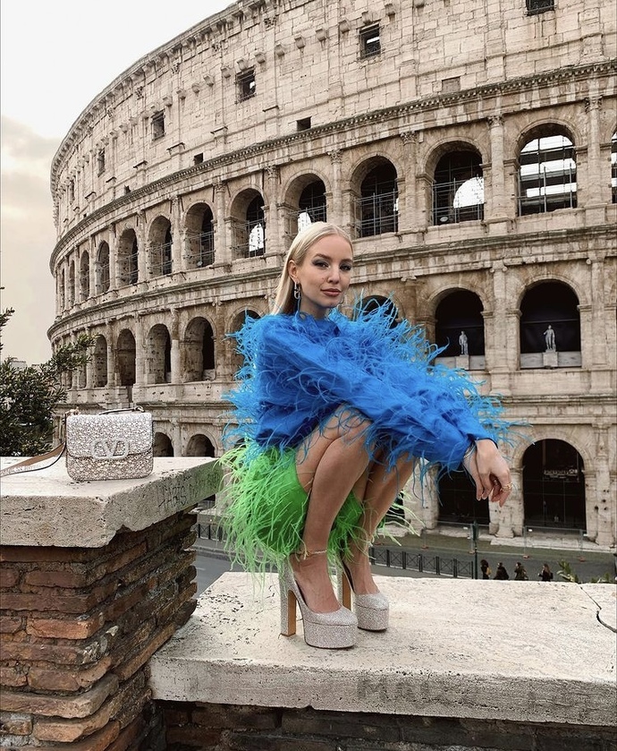 Tarafını seç! 🔥 Valentino takım Hadise’ye mi daha çok yakışmış Leonie’ye mi?