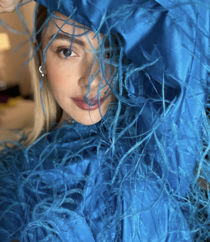 Tarafını seç! 🔥 Valentino takım Hadise’ye mi daha çok yakışmış Leonie’ye mi?