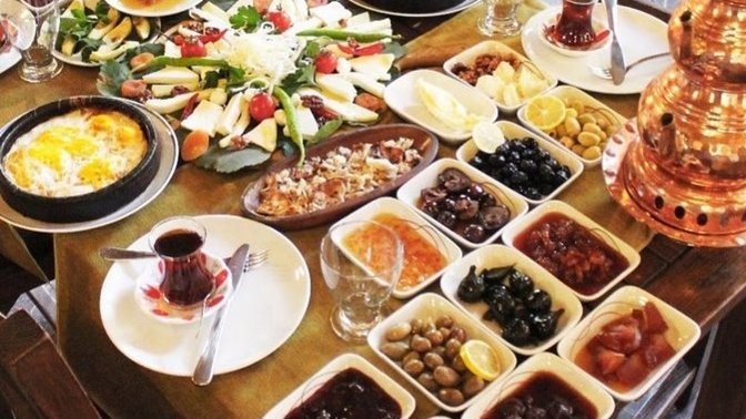 En iyi pazar kahvaltısı evde yapılan mı yoksa dışarıda yapılan mı?
