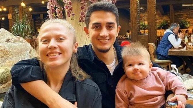 Ruhi Çenet, eşinin ve çocuğunun fotoğrafını ilk kez paylaştı. Evli ve çocuklu olduğunu biliyor muydun?