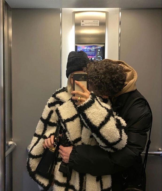 Kıvırcık saçlı erkeklere ölüyorum, çok iyi değil mi?