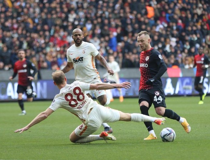 Gaziantep FK 3 - 1 Galatasaray: Sarı-kırmızılıların deplasman kabusu sürüyor! Maçı nasıl buldunuz?