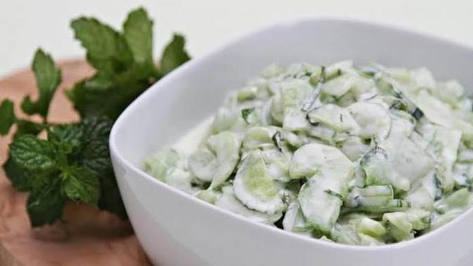 Menünüzün yanında yoğurtlu salata mı yoksa normal limonlu salata mı tercih edersiniz?