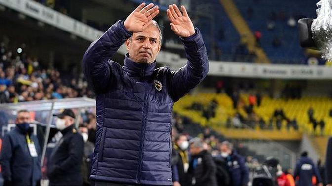 Fenerbahçe'de 10 maçta 6 galibiyet, 3 beraberlik ve 1 mağlubiyet alan İsmail Kartal, gelecek sezonda takımda devam etmeli mi?