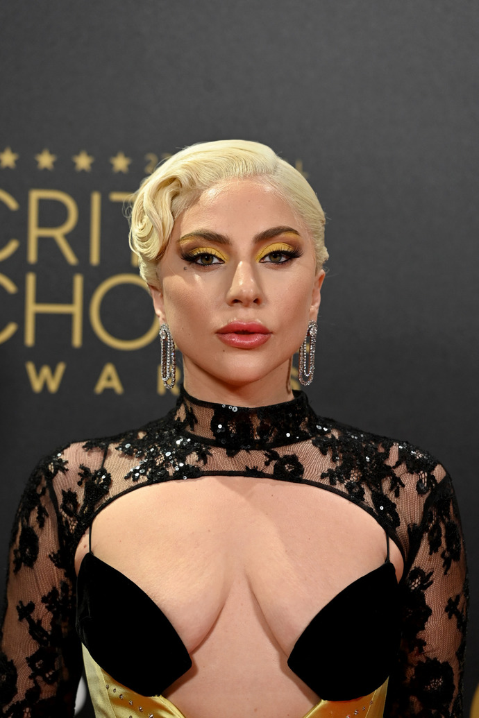 2022 Critics Choice Ödülleri’ne damga vuran güzellerden favorin hangisi?