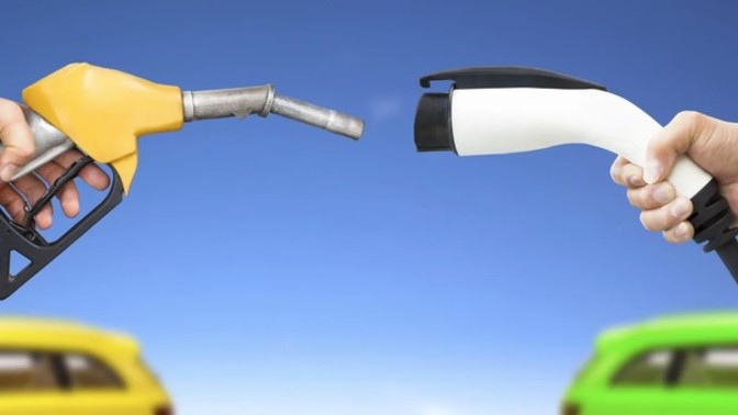 Benzinli araba mı, elektrikli mi?