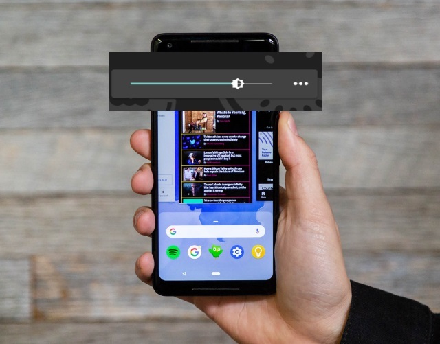 Telefonunuz daha hızlı şarj olsun diye ya da  şarjı daha yavaş gitsin diye ekran parlaklığını kısar mısınız?