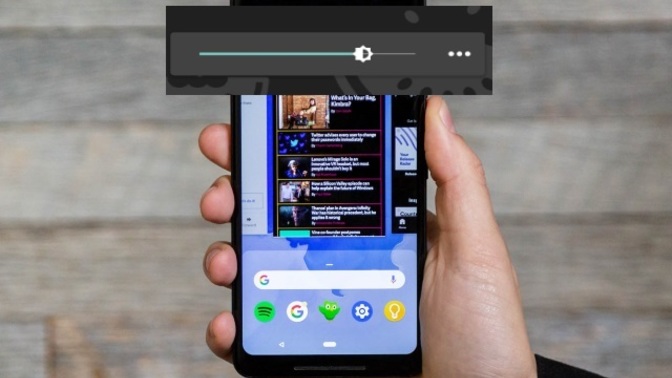 Telefonunuz daha hızlı şarj olsun diye ya da  şarjı daha yavaş gitsin diye ekran parlaklığını kısar mısınız?