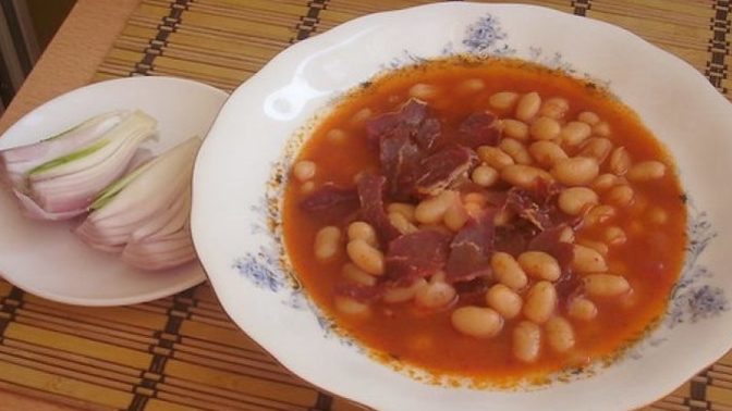 Yemeğin yanında soğan, pırasa yer misiniz?
