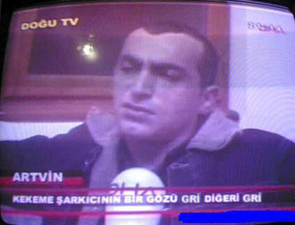 İki göze farklı renk far sürülen makyajlar sizce saçma mı?