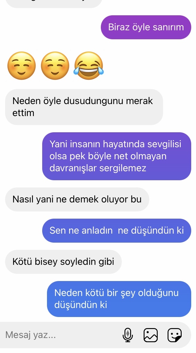 Arkadaşlar bu kız benden flört etmek mi istiyor ?