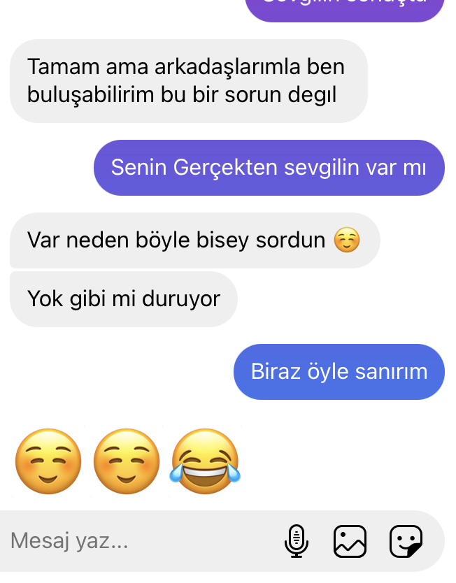 Arkadaşlar bu kız benden flört etmek mi istiyor ?