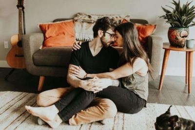 Sevgiliyle eve çıkmak evliliğe mi atılan ilk adımdır, ayrılığa mı?