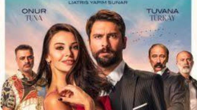 Sevdiğinizle evde başbaşayken birbirinizle dalga geçmek için ağır romantik takıldığınız eğlenceli anlar oluyor mu?