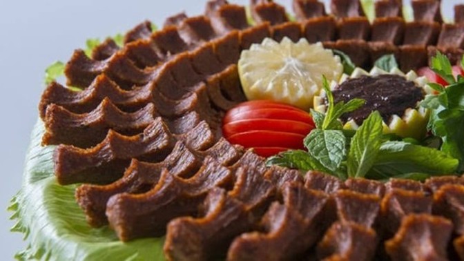 Çiğ köftenin yanına yakışan en güzel içecek hangisi?