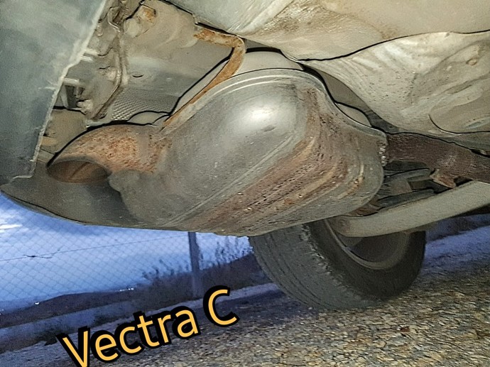 Bazı araçların egzozu nasıl böyle kalın tombul yapıda oluyor? Hep dikkatimi çekmiştir ve çok beğeniyorum örnek Vectra?