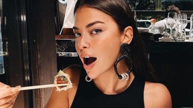 Annem, "Suşi yeme, günah" dedi. 😂 Sizin büyükleriniz de yabancı yemeklere mesafeli mi?