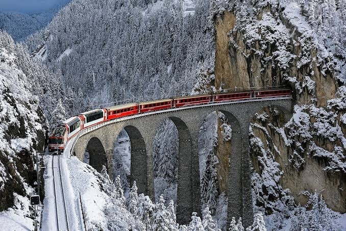 Alplerin içinden İtalyaya uzanan panaromik tren turu, Bernina expresste kiminle yolculuk yapmak isterdiniz?