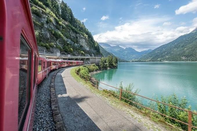 Alplerin içinden İtalyaya uzanan panaromik tren turu, Bernina expresste kiminle yolculuk yapmak isterdiniz?