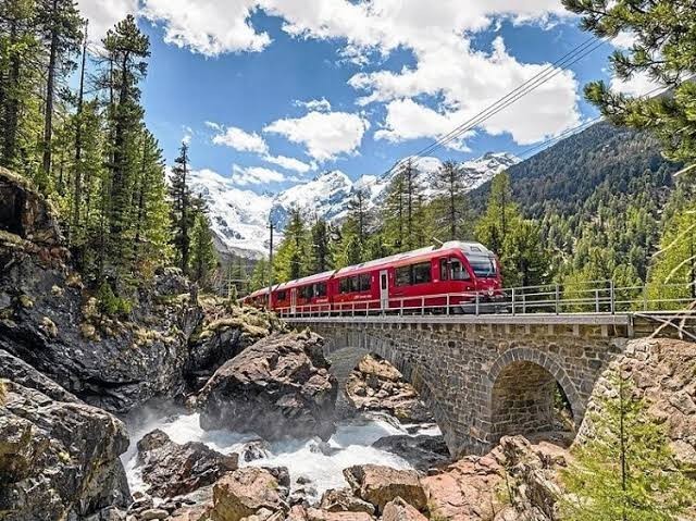 Alplerin içinden İtalyaya uzanan panaromik tren turu, Bernina expresste kiminle yolculuk yapmak isterdiniz?