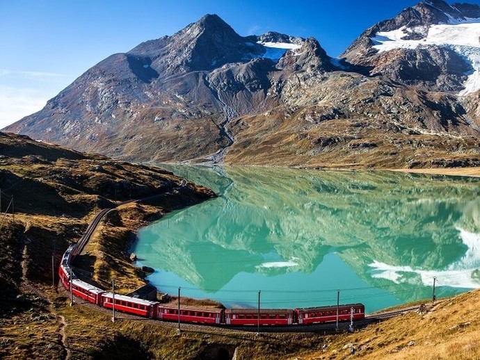 Alplerin içinden İtalyaya uzanan panaromik tren turu, Bernina expresste kiminle yolculuk yapmak isterdiniz?